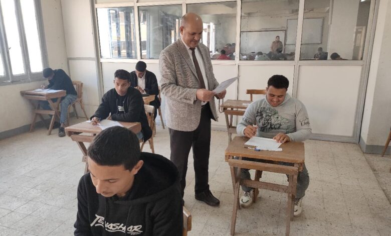 متابعة سير أعمال الامتحانات بكلية اللغة العربية بجرجا جامعة الأزهر متابعة سير أعمال الامتحانات لجميع فرق الكلية في الشعبتين العامة ، والتاريخ والحضارة